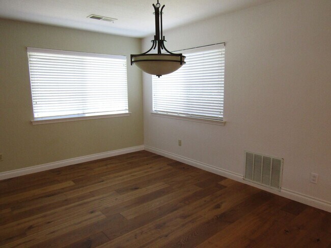 Foto del edificio - 5 br, 3 bath House - 311 Pablo Lane