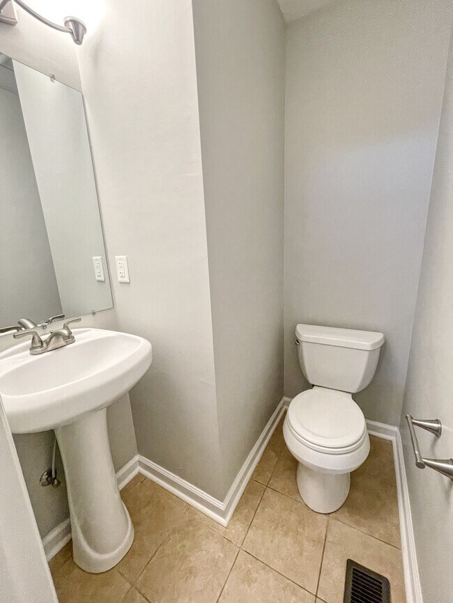 Building Photo - 3 Bedroom Town Home in Covington, KY!