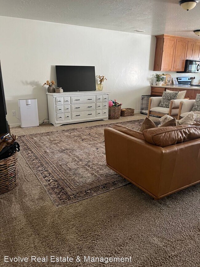 Foto del edificio - 3 br, 2.5 bath House - 585 N 2425 W