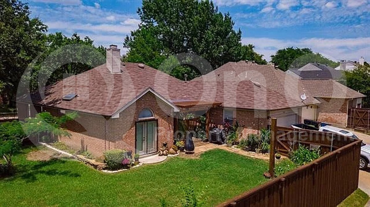 Building Photo - 10901 Hermitage Ln