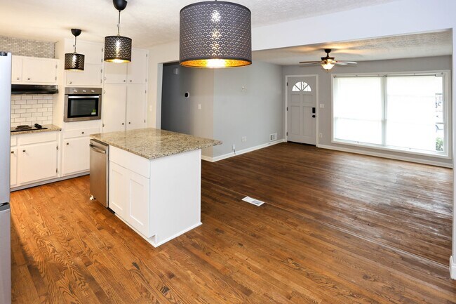 Foto del edificio - 667 Tara Cir SE