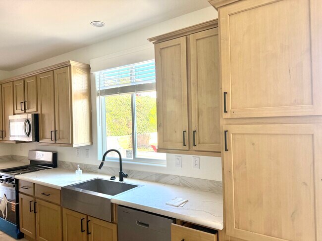 Building Photo - 500 Rancheros Dr