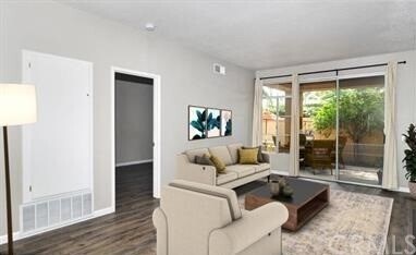 Foto del edificio - 8215 E White Oak Ridge