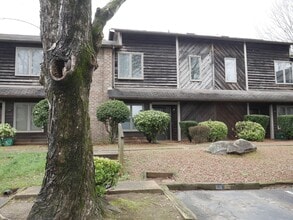 Building Photo - 5352 Larch Ct