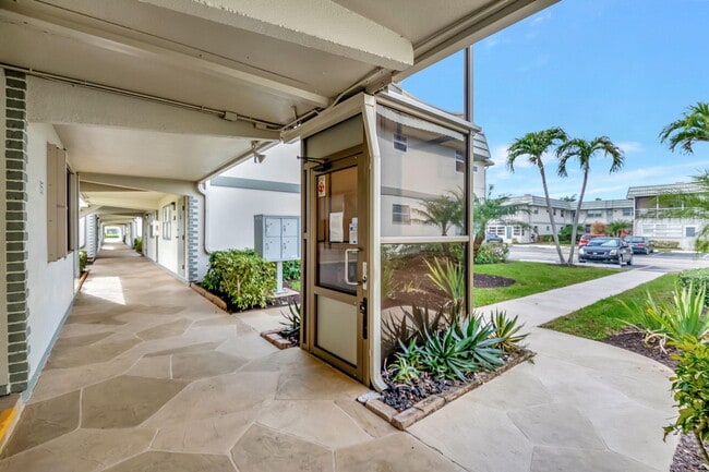 Building Photo - 171 Monaco Way