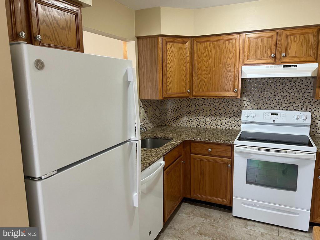 Primary Photo - 402 Bedford Ct