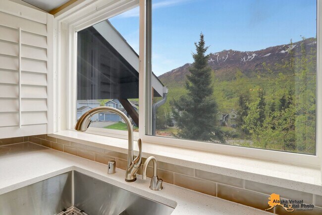 Foto del edificio - COMING SOON! Stunning Updated Eagle River Home with Expansive Mountain Views
