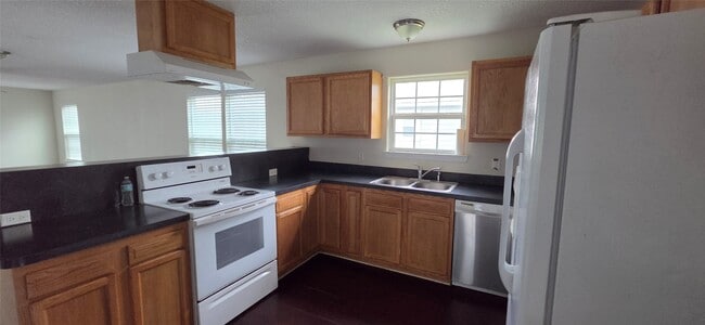 Building Photo - 725 E Columbus Dr