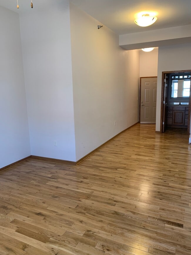 Building Photo - 802 4th Ave