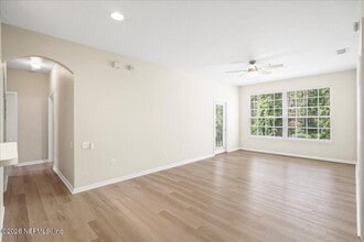 Building Photo - 10550 Baymeadows Rd