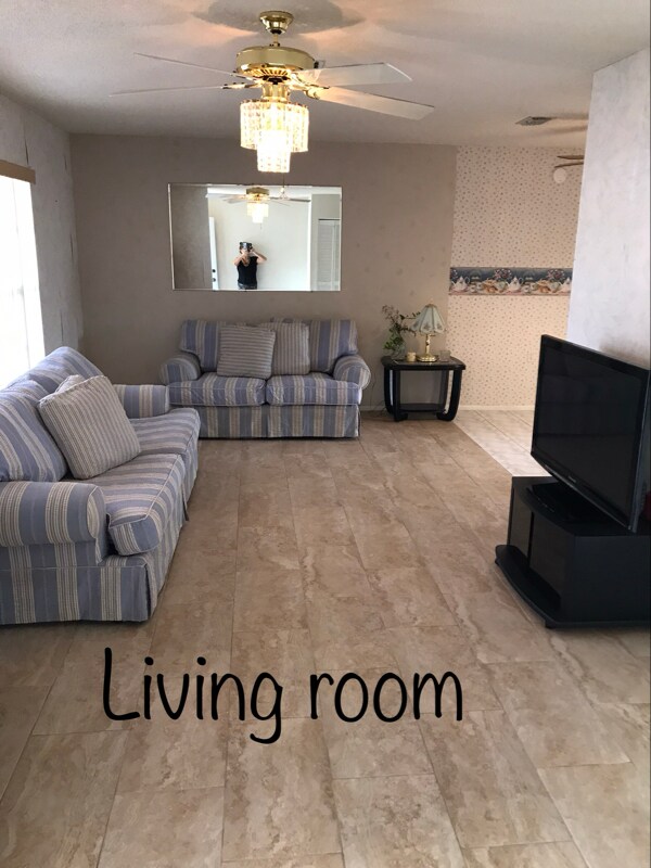 Foto del edificio - 11011 Rollingwood Dr