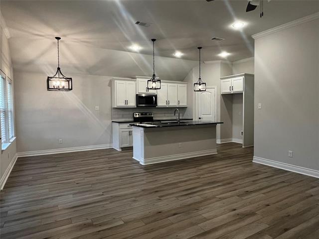 Foto del edificio - 903 Hardaway Ln