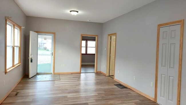 Foto del edificio - PRE-LEASE!! Beautiful 2 Bedroom/ 1 Bathroom House