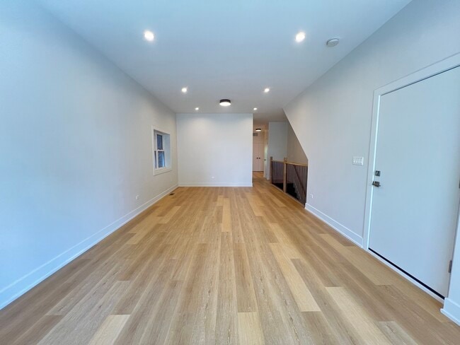 Foto del edificio - 2046 W Washington Blvd