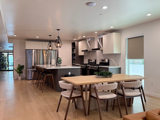 Foto del edificio - 1929 N Commonwealth Ave