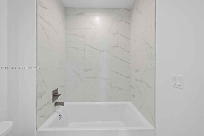 Foto del edificio - 101 Diplomat Pkwy