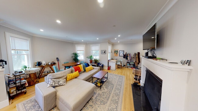 Building Photo - 15 Lanark Rd