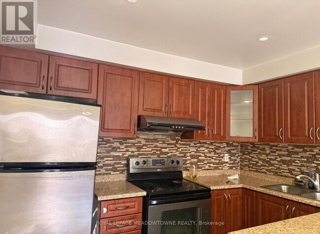 Building Photo - 5048 Willowood Dr