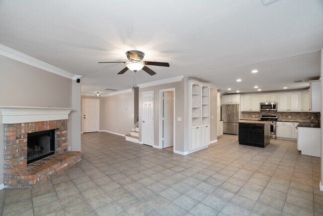 Building Photo - 1403 Hawk Dr