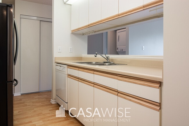 Photo du bâtiment - 11620-39A 9a Ave NW
