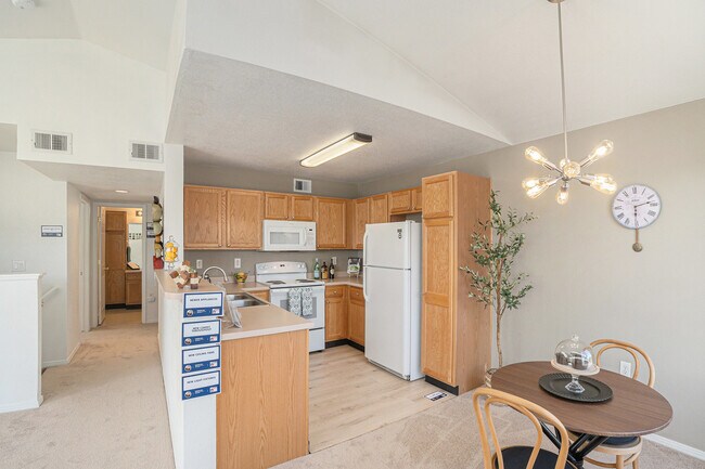 Kitchen - 3002 W Elizabeth St