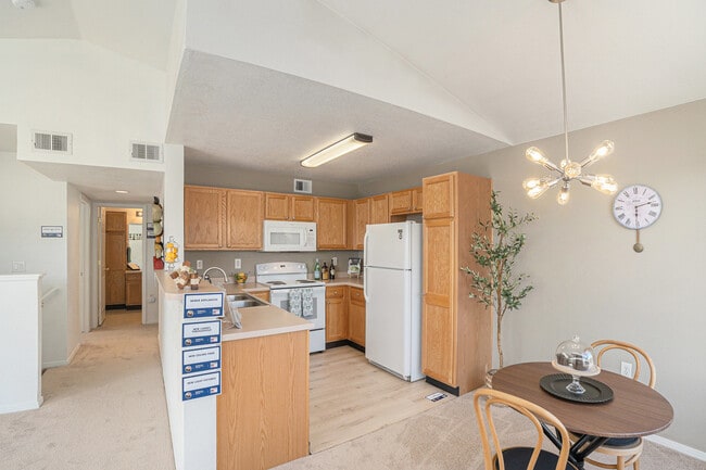 Kitchen - 3002 W Elizabeth St