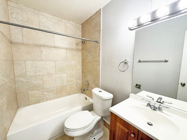 Building Photo - 4411 Treehouse Ln
