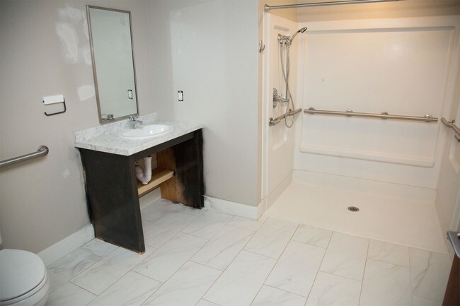 Foto del edificio - 333 E 10th St