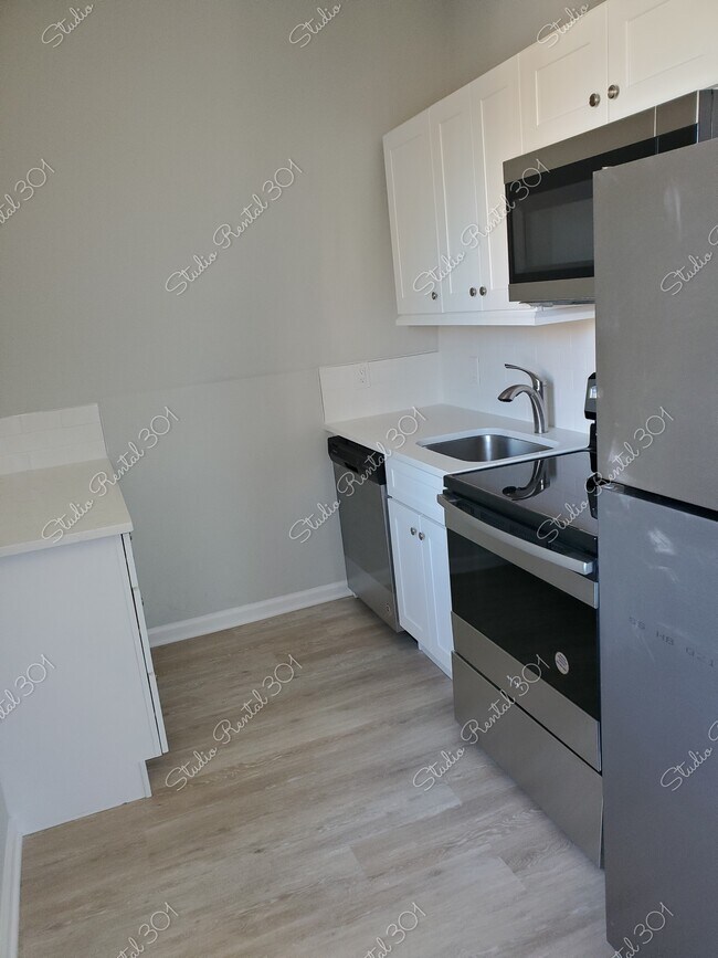 Modern Kitchen - 9 Pulaski St