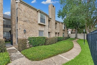 Building Photo - 1908 Augusta Dr