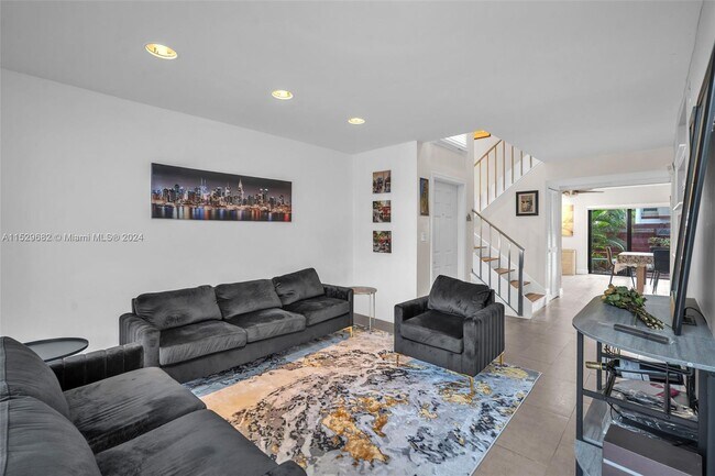 Building Photo - 3021 Oaktree Ln