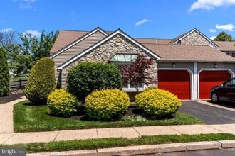 Building Photo - 907 Potters Pl