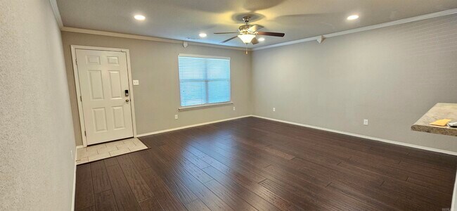 Building Photo - 6509 White Oak Way