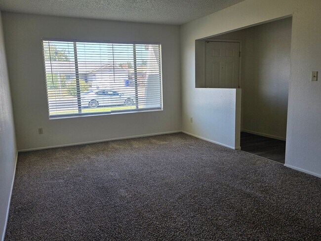 Foto del edificio - 7217 Cranbrook Ave