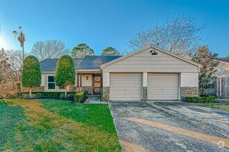 Building Photo - 520 E Castle Harbour Dr