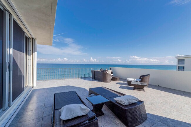 Foto del edificio - 300 S Beach Rd