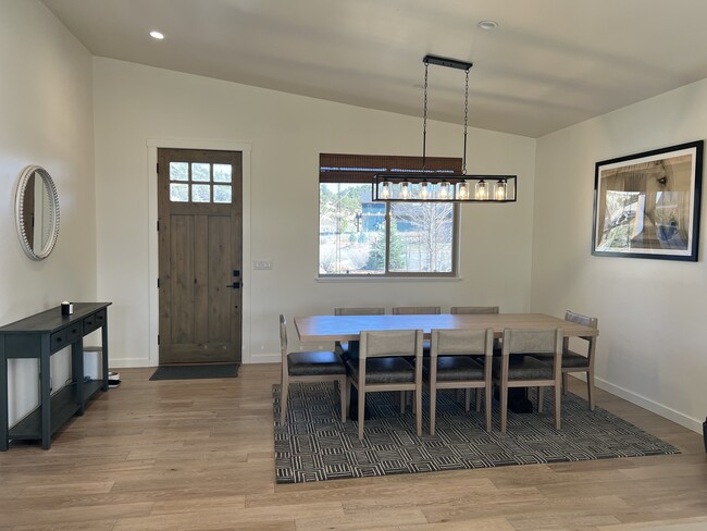 Building Photo - 408 Pinyon Mesa Dr