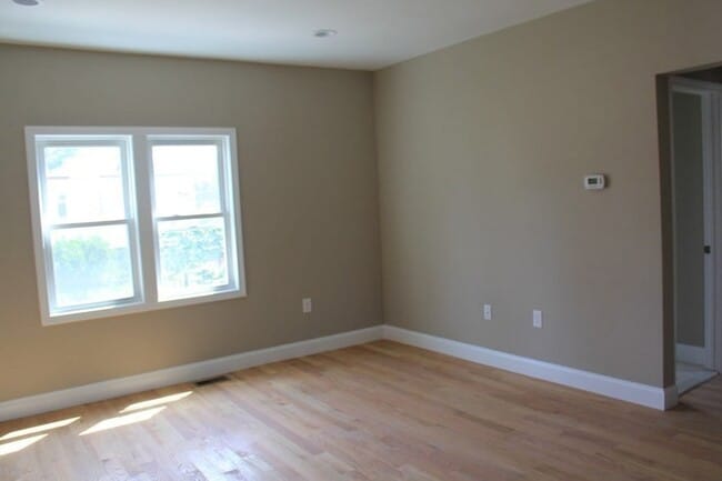 Building Photo - 124 Emerald St