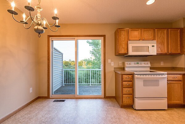 Foto del edificio - $1,795--  Updated Well Maintained 2 Bed / ...