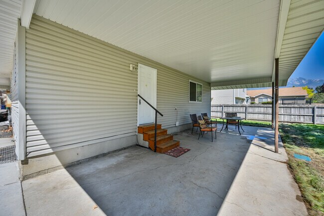 Foto del edificio - Duplex in Sandy - Available NOW!