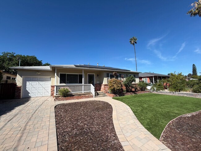 Foto del edificio - Spacious 4BR Single-Story Home with Paid Solar & Fenced Yard in La Mesa
