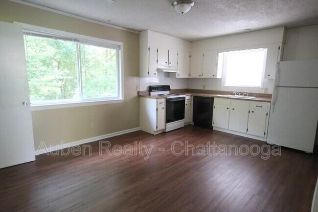 Building Photo - 6221 Hansley Dr
