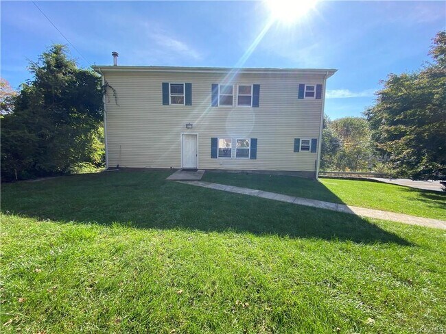 Building Photo - 3775 Mahopac St