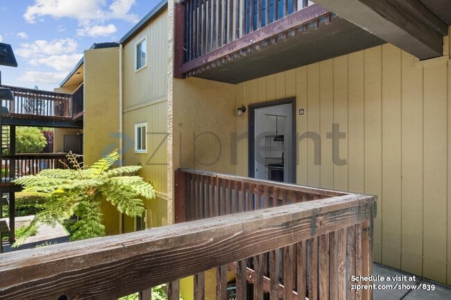 Building Photo - 1060 Oak Grove Rd