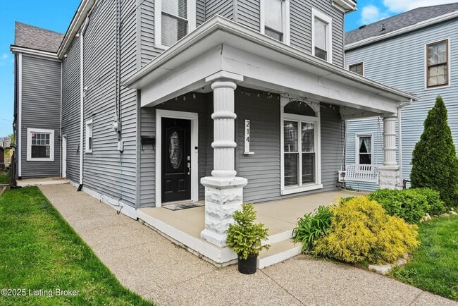 Building Photo - Spacious Home in the Heart of Clifton