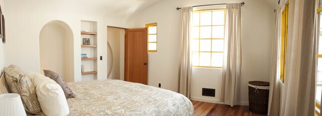 Building Photo - 225 E Cota St