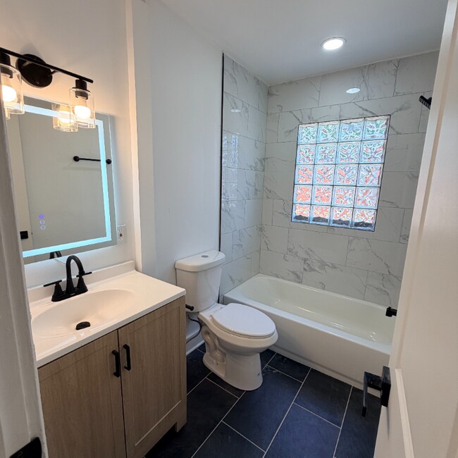 Foto del edificio - 1336 Sharon St NW