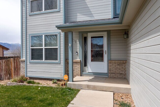 Foto del edificio - Beautiful Home in Fountain Valley Ranch!
