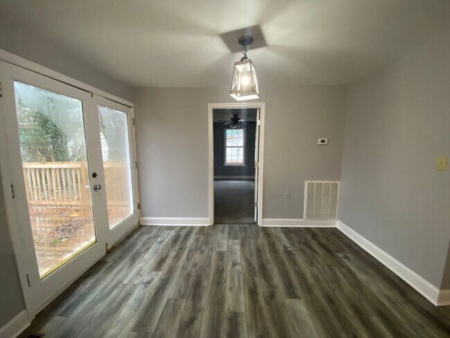 Building Photo - 2 Bedroom 1 Bath House