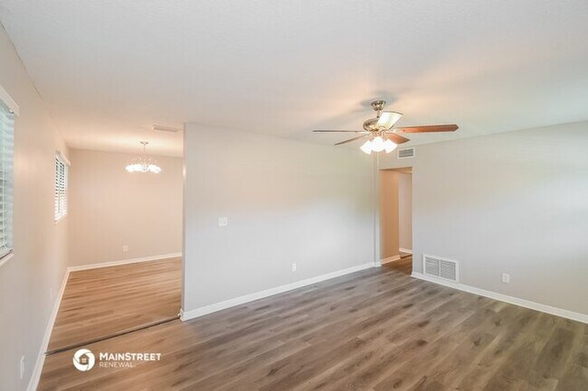 Building Photo - 2327 Burpee Dr